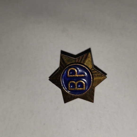 Girl Guides Lady Baden Powell Pin - Picture 1 of 3